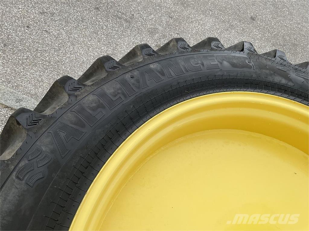  320/90 R 42 Tyres, wheels and rims