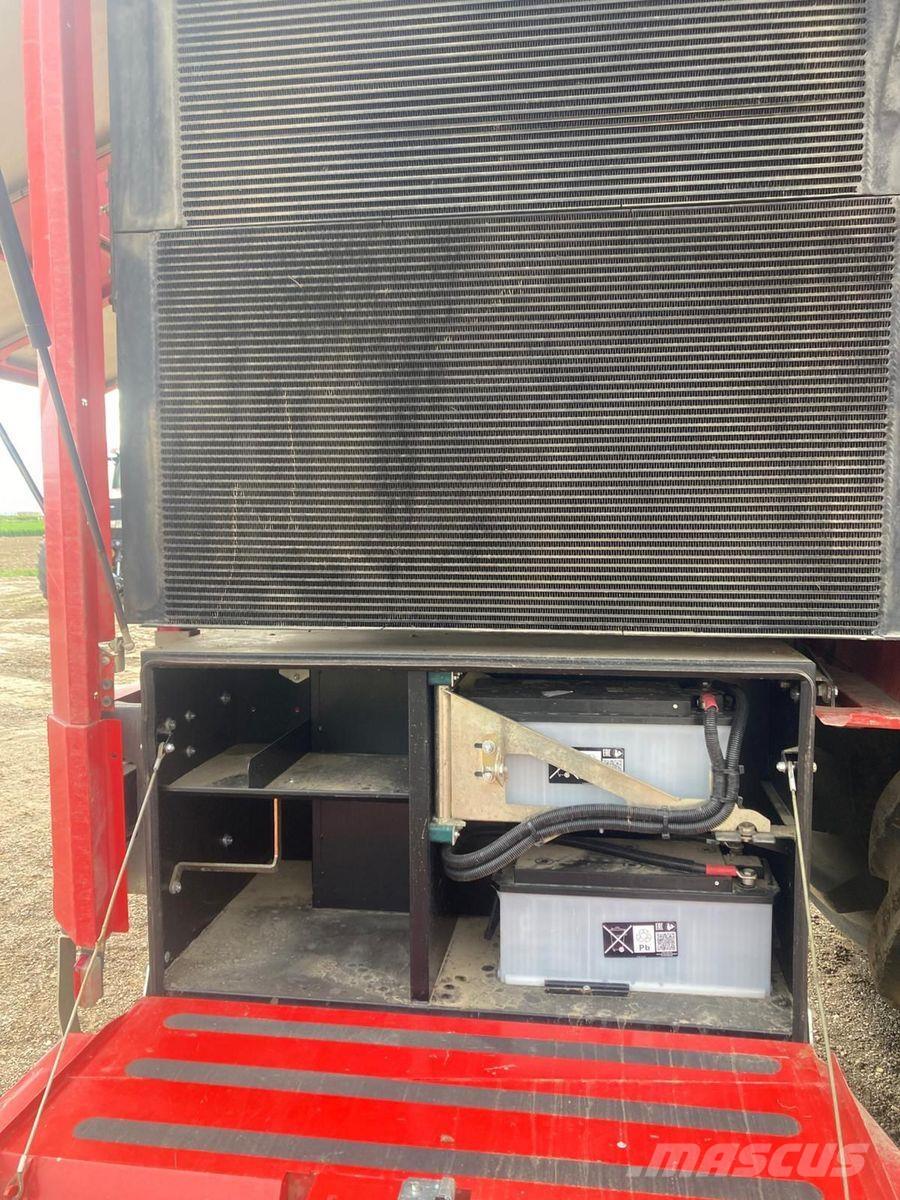 Holmer T4-30 Beet harvesters