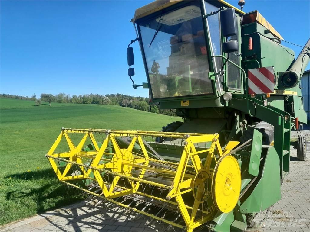 John Deere 950 Combine harvesters