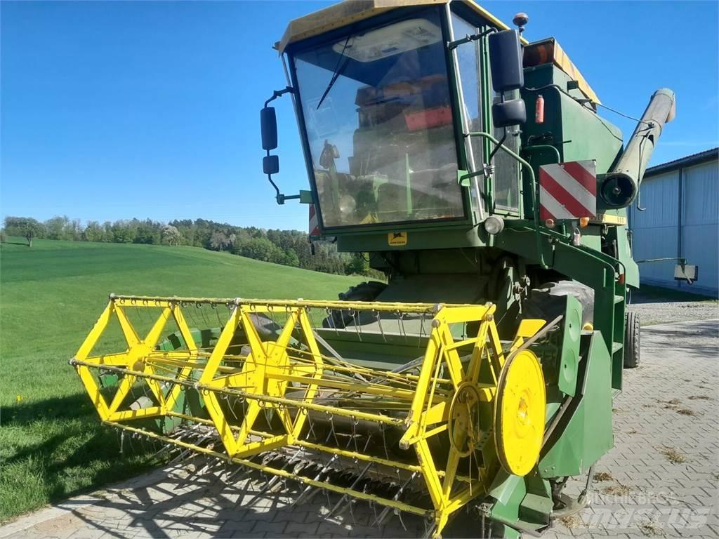 John Deere 950 Combine harvesters