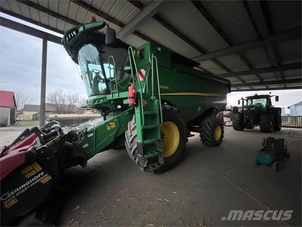 John Deere S670i Combine harvesters