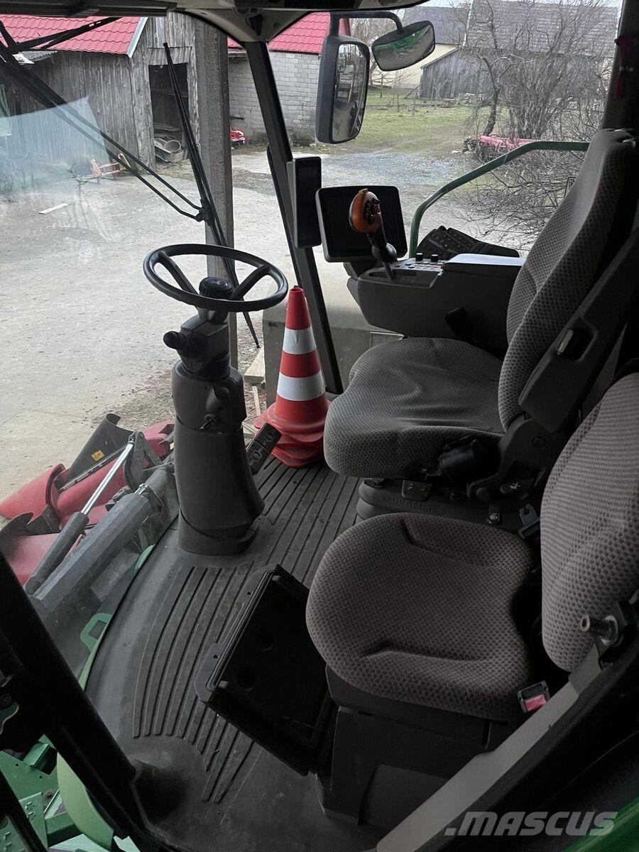 John Deere S670i Combine harvesters