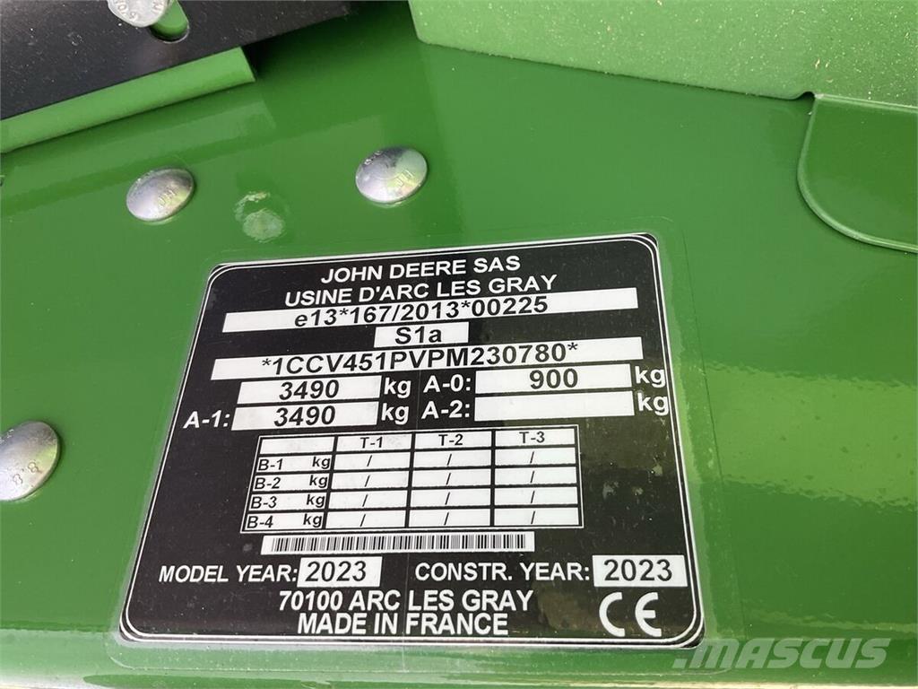 John Deere V451 M Round balers