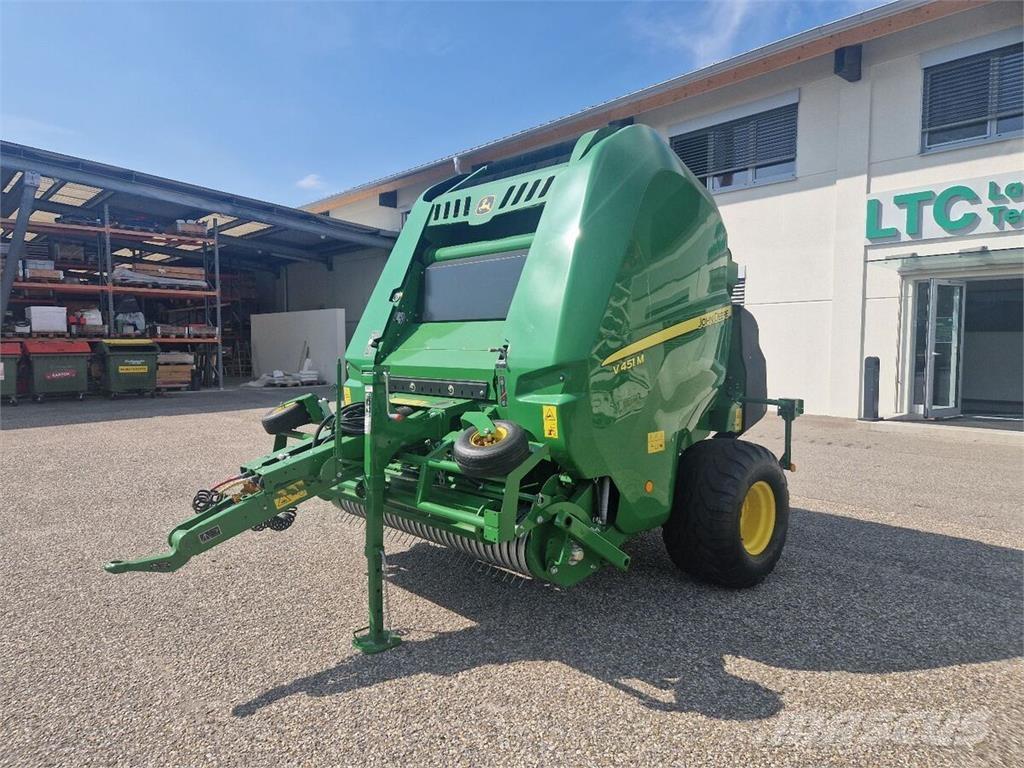 John Deere V451M Round balers