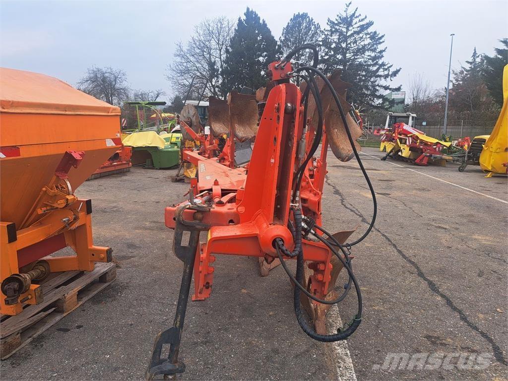 Kuhn Varimaster 123 Conventional ploughs
