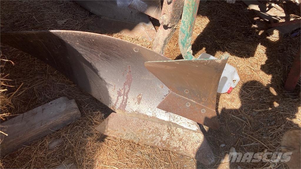 Kverneland LB 100 Conventional ploughs