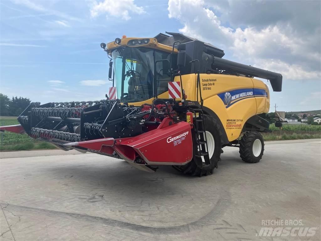 New Holland CX5080 Combine harvesters