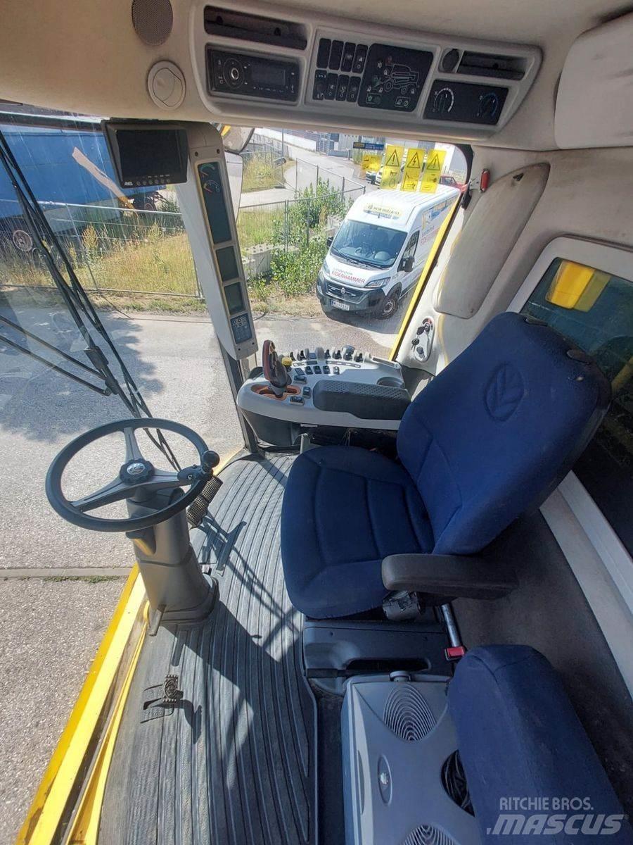 New Holland TC5070 Combine harvesters