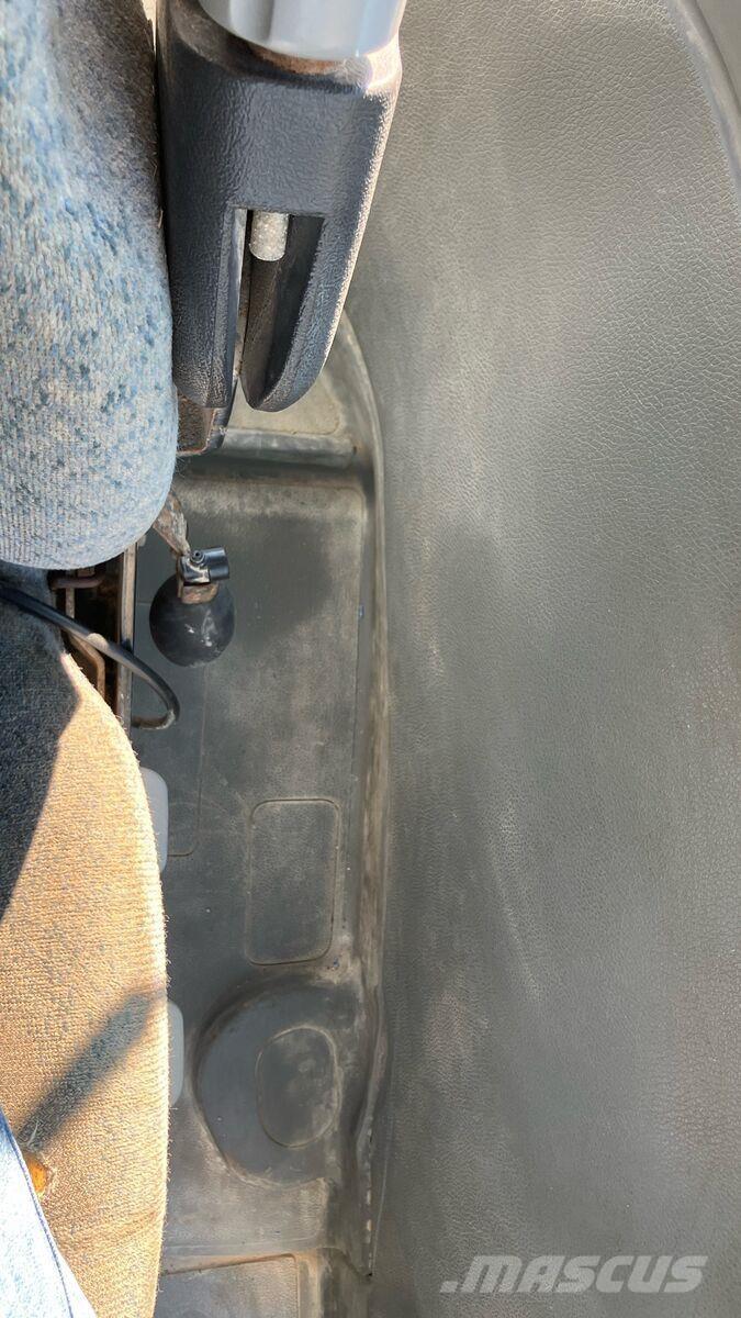 New Holland TL 80 Tractors