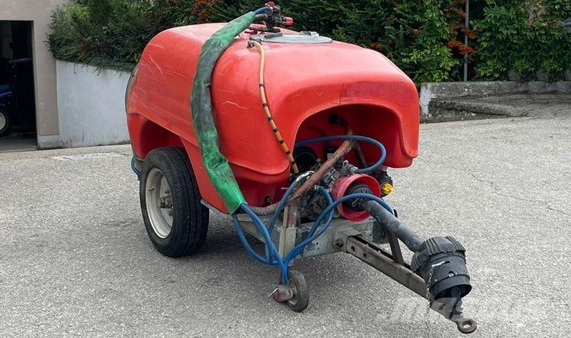 Vogel & Noot 800 L Trailed sprayers