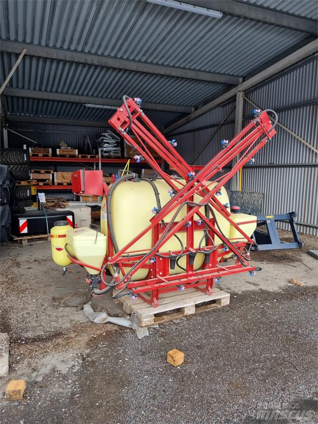 Hardi  Trailed sprayers