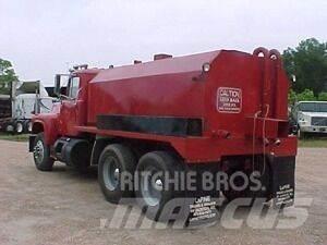 Mack R690ST Water tankers