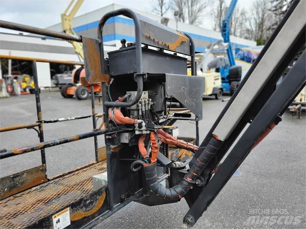 Genie Z-80/60 Articulated boom lifts