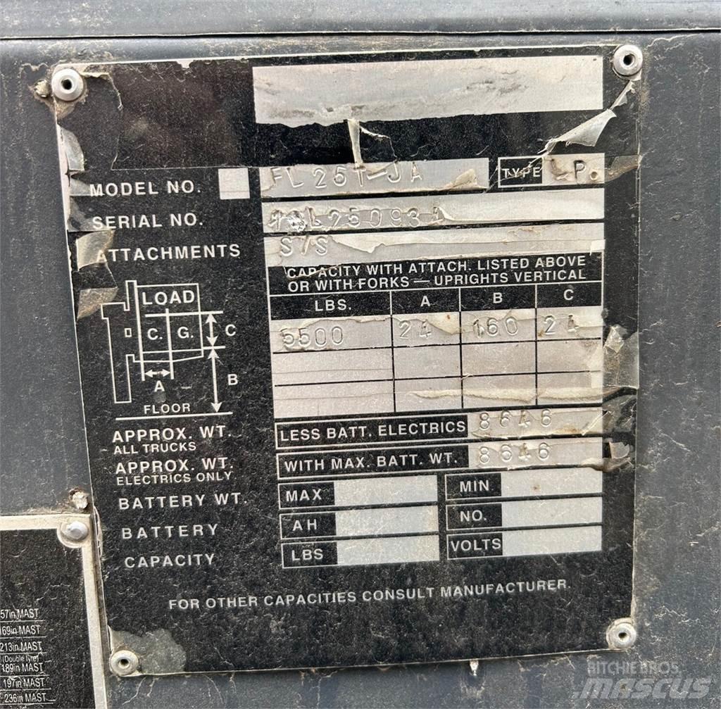 UN Forklift FL25T-JA Construction - Others