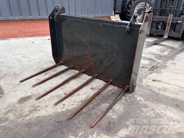 Quicke Muck Grab Silo unloading equipment