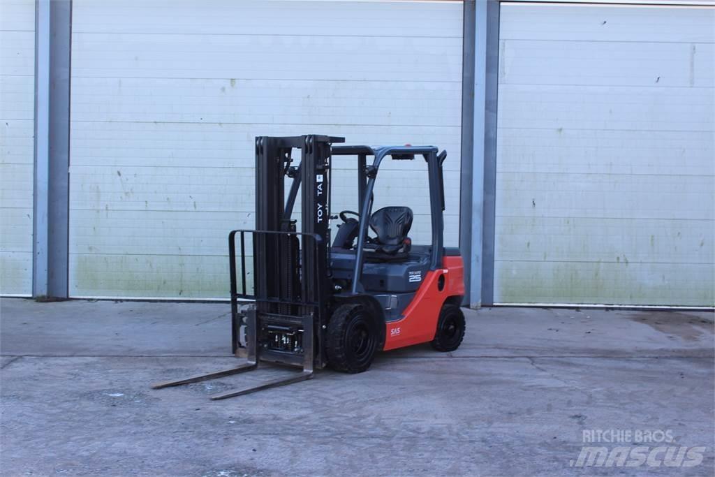 Toyota Tonero 2.5T Construction - Others
