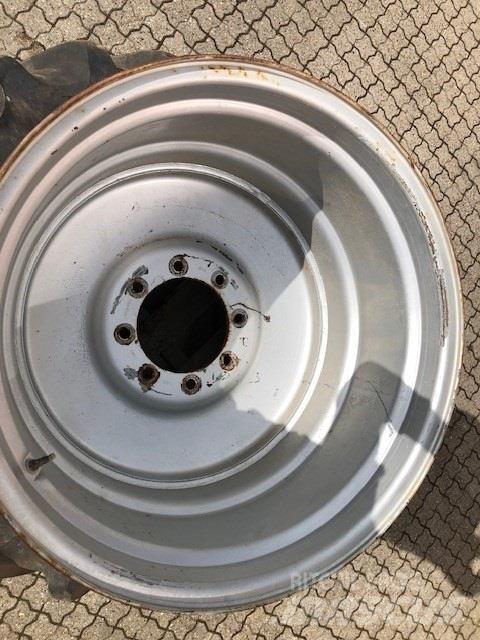 GKN 27X32 Tyres, wheels and rims