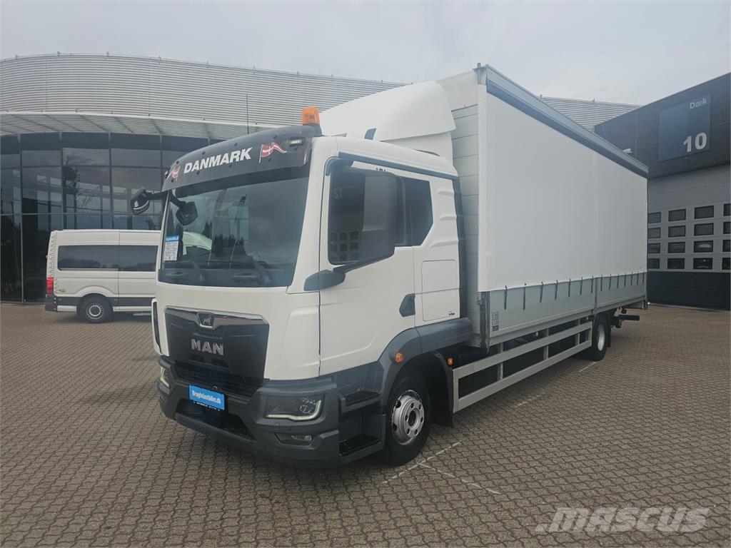 MAN TGL 12.250 Curtainsider trucks