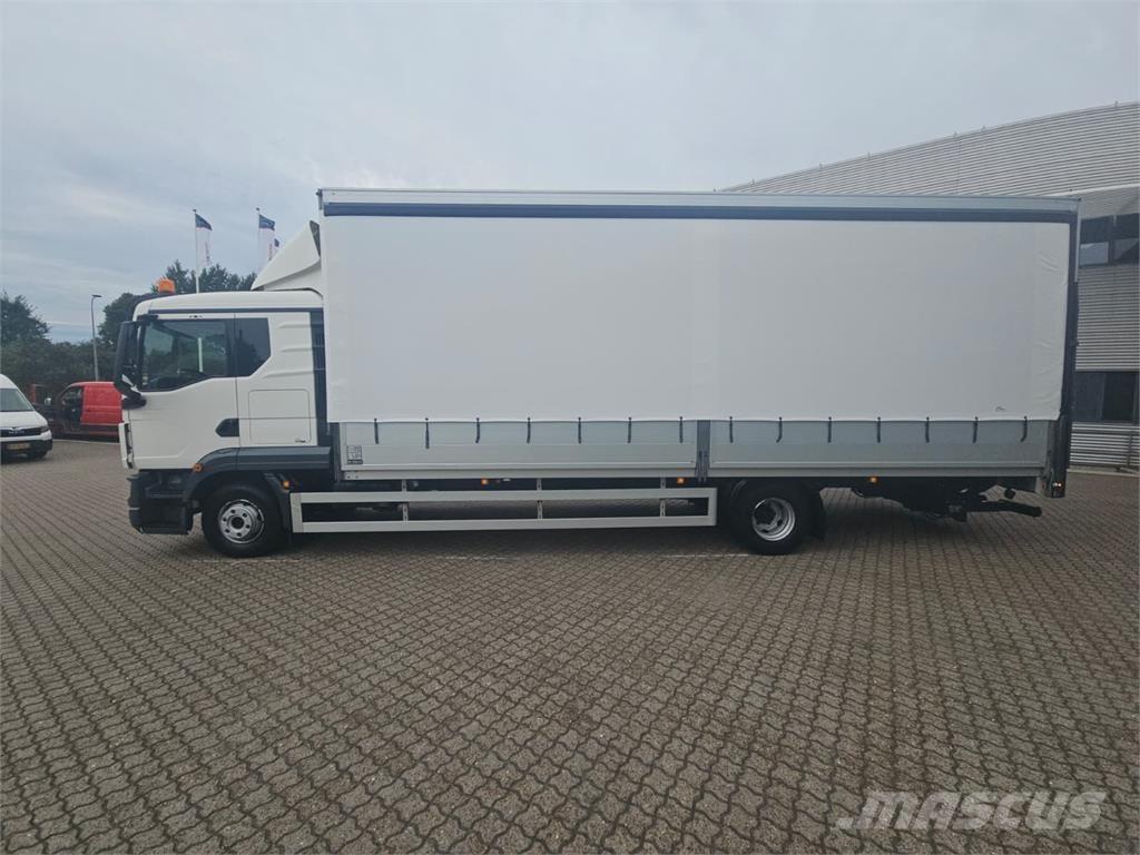 MAN TGL 12.250 Curtainsider trucks