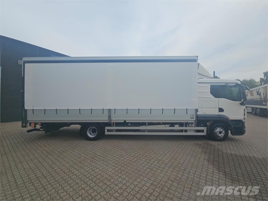 MAN TGL 12.250 Curtainsider trucks