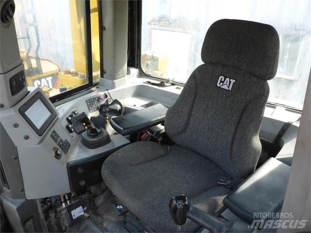 CAT D8T LGP Crawler dozers