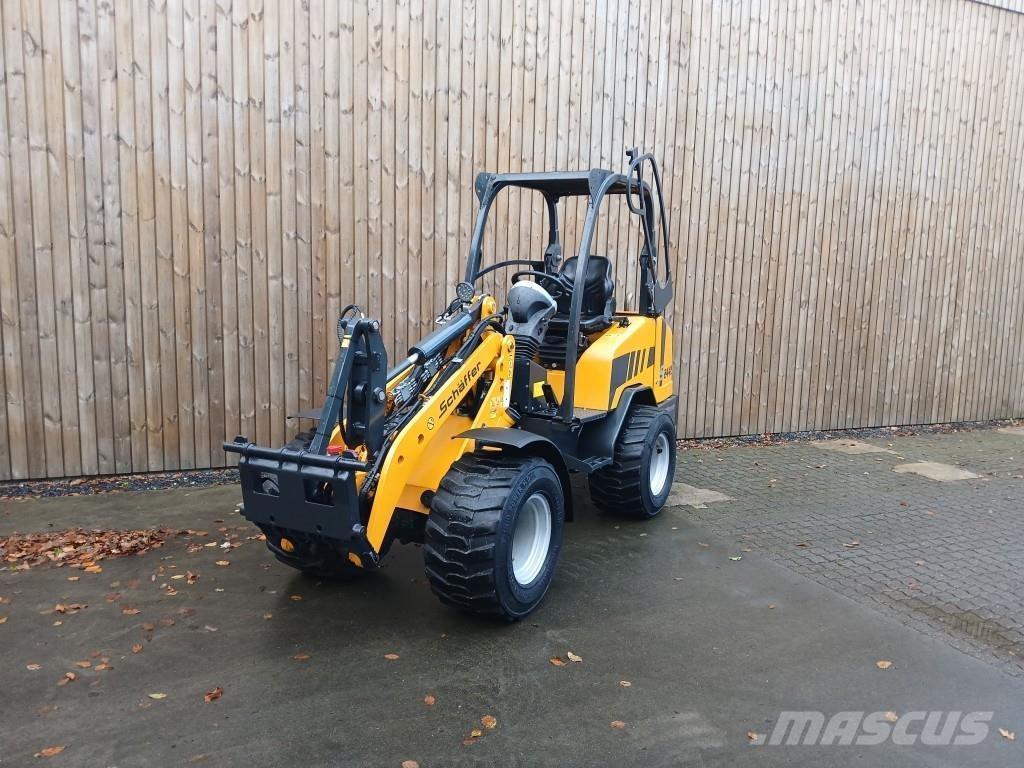Schäffer 2445S Mini loaders