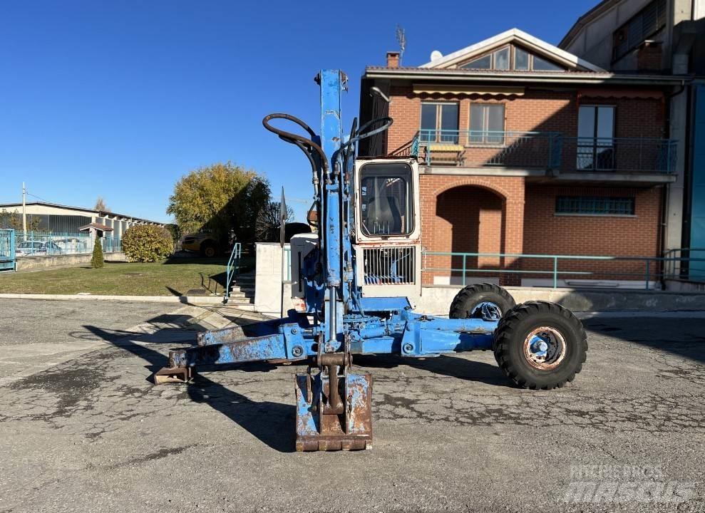  Kamo 3CX Excavators