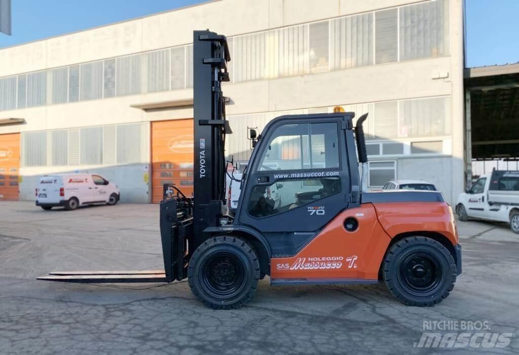 Toyota 40-8FD70N Diesel trucks