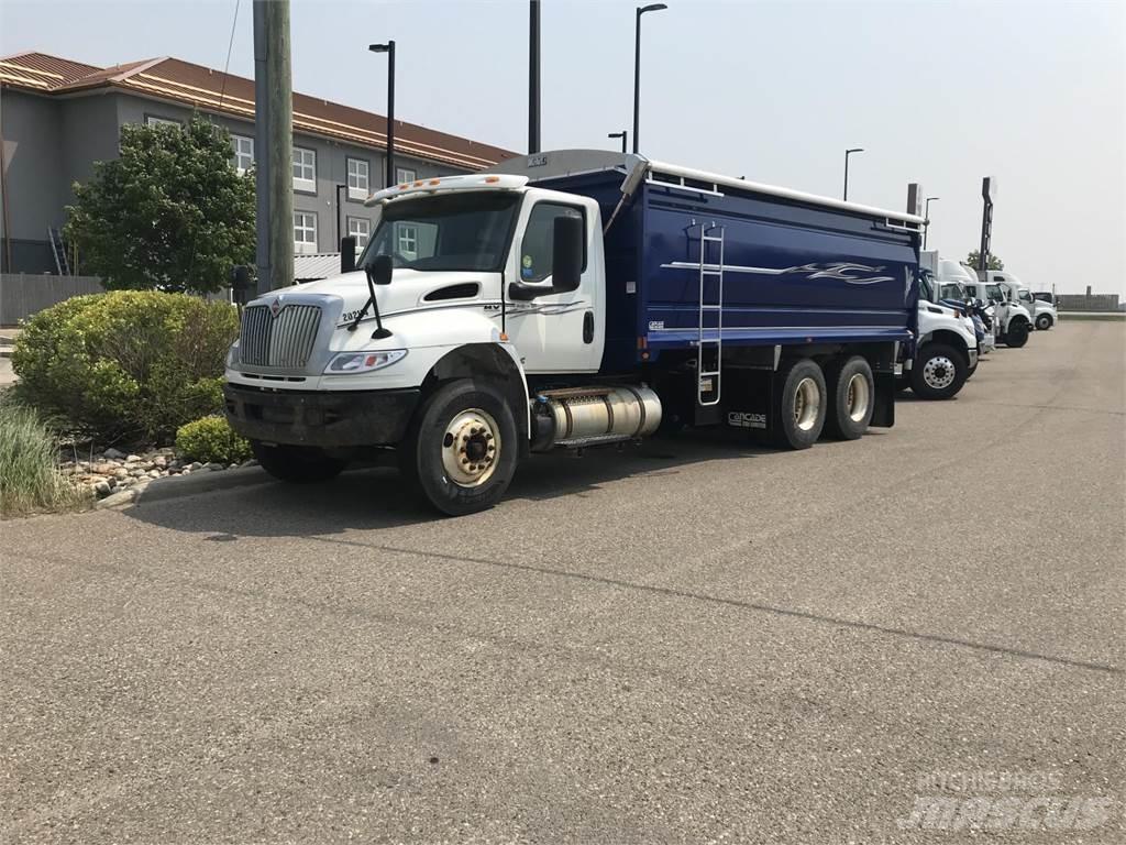 International MV Farm / grain trucks