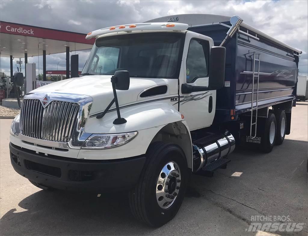 International MV Farm / grain trucks