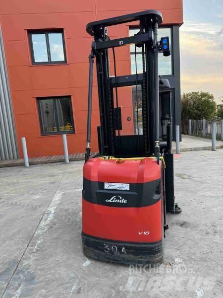 Fenwick V10 Medium lift order picker