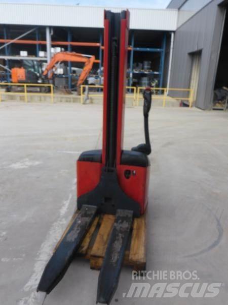 Stacky 10D28 Pedestrian stacker