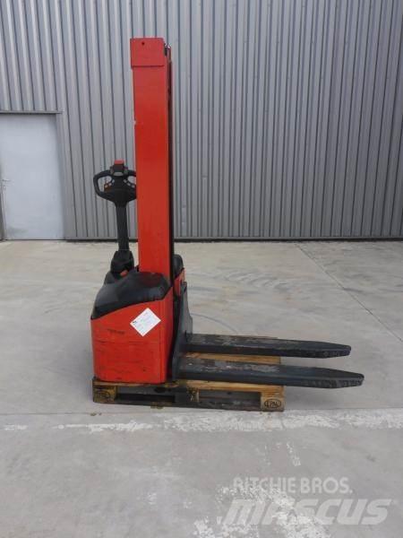 Stacky 10D28 Pedestrian stacker