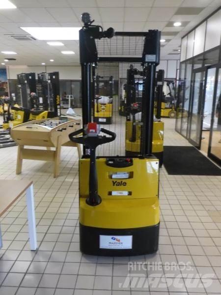 Yale MS12 Pedestrian stacker