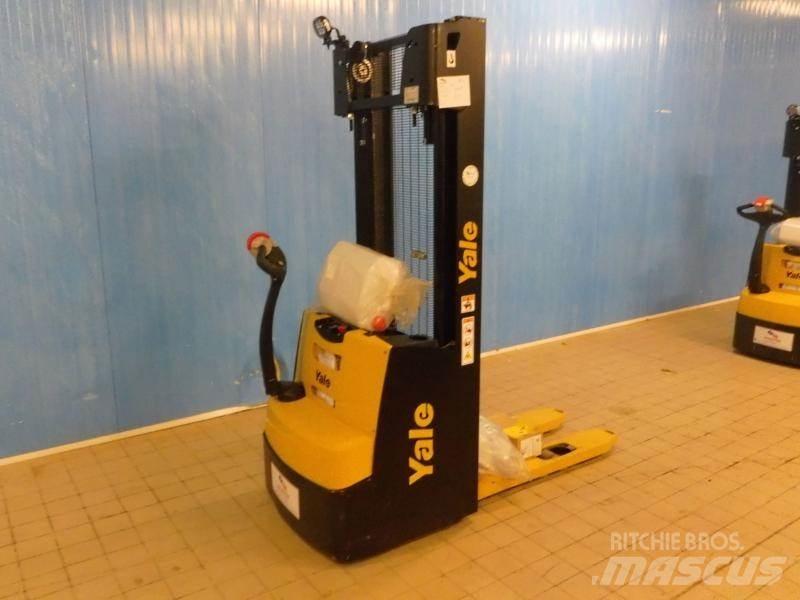 Yale MS12 Pedestrian stacker