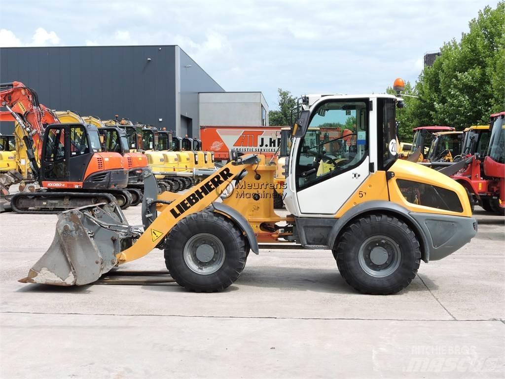 Liebherr 508 + FORK Wheel loaders