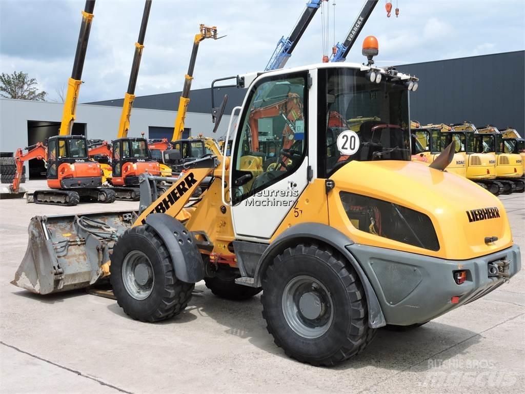 Liebherr 508 + FORK Wheel loaders