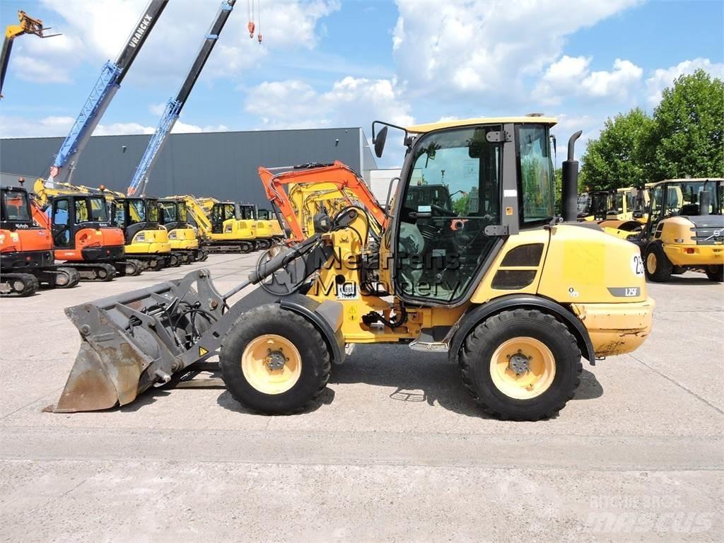 Volvo L25F + Fork Wheel loaders