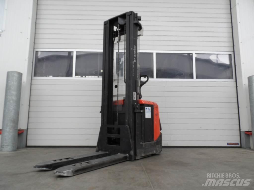 BT SPE160 Pedestrian stacker