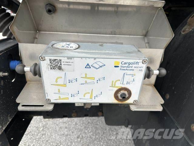  AKD 74 - 18 Box body trailers