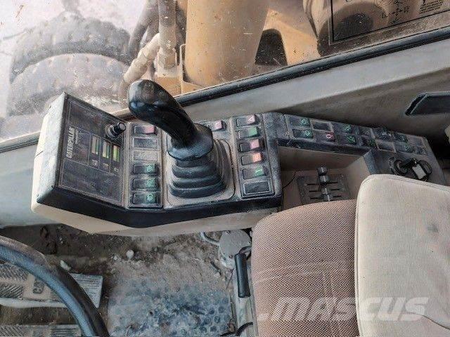 CAT M320 Wheeled excavators