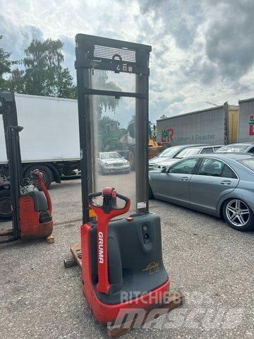 Linde L12 High lift order picker