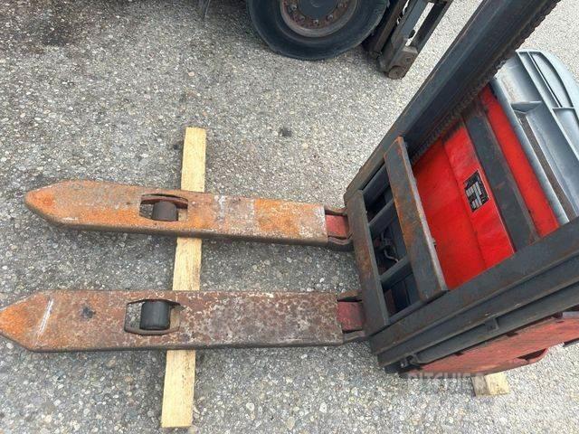 Linde L12 High lift order picker