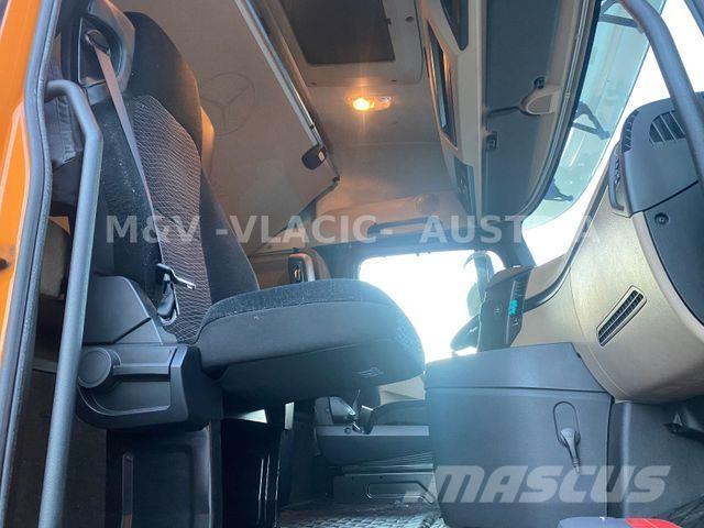 Mercedes-Benz 2542 Chassis Cab trucks