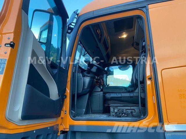 Mercedes-Benz 2542 Chassis Cab trucks