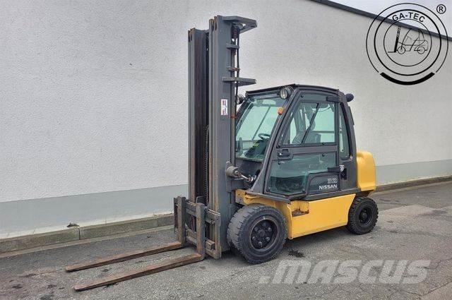 Nissan YG1D2A320 Diesel trucks