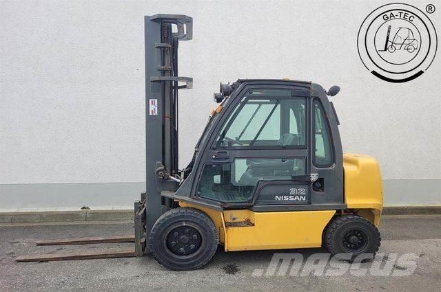 Nissan YG1D2A320 Diesel trucks