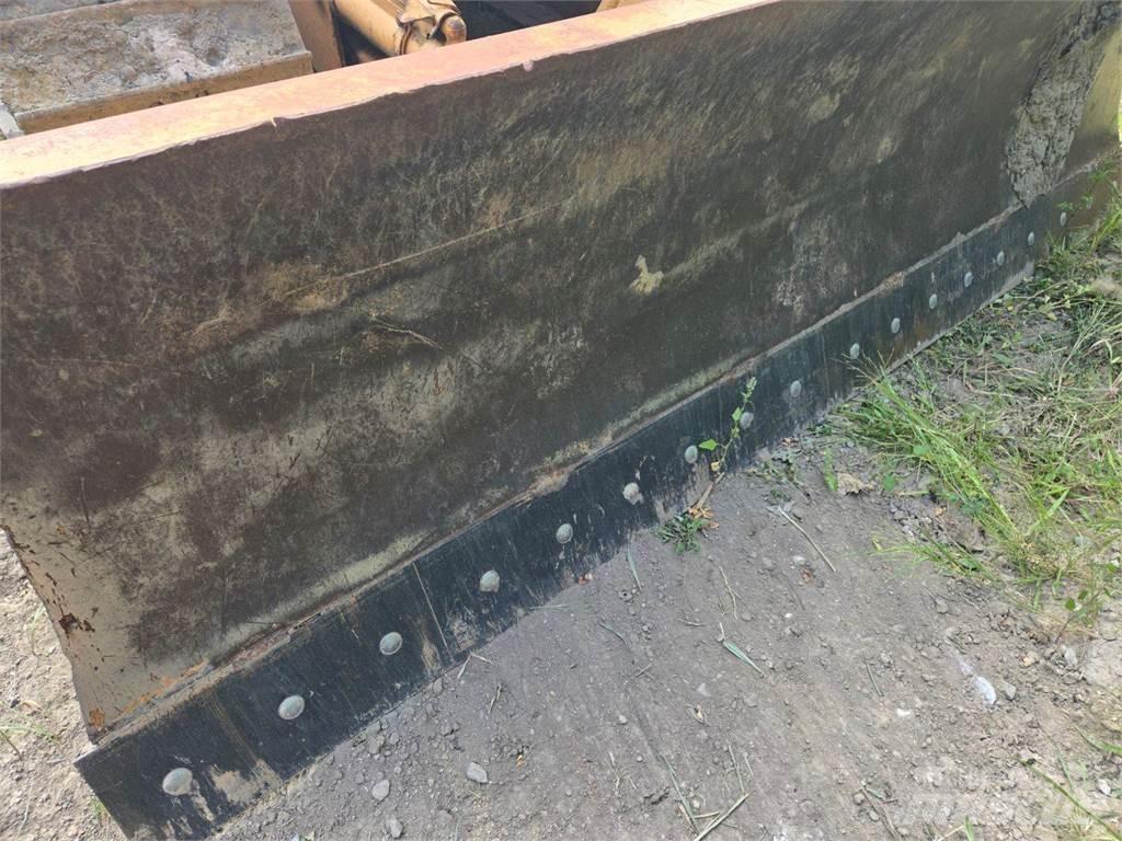 CASE 650L Crawler dozers