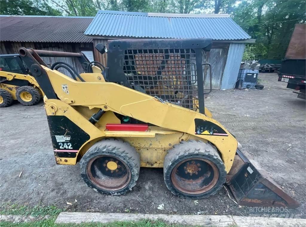 CAT 242 Skid steer loaders