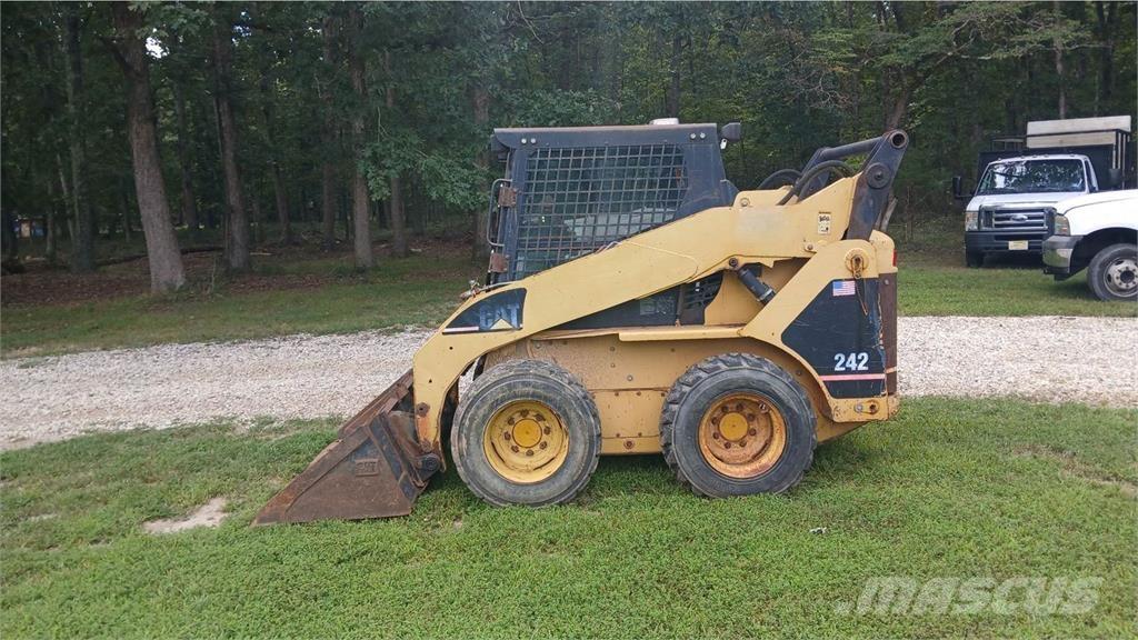 CAT 242 Skid steer loaders